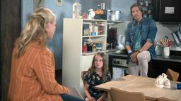 Britta (Jelena Mitschke) nimmt Lilly nicht ganz ernst, als Lilly klarmacht: Entweder Freddy oder gar keine Nachhilfe mehr. Ben (Hakim Michael Meziani) versucht zu vermitteln.