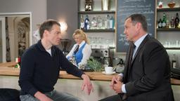 Ein Gespräch mit Torben (Joachim Kretzer) ermutigt Lasse (Oliver Sauer), sich auf das Wagnis einer "Patchworkfamilie" einzulassen.
