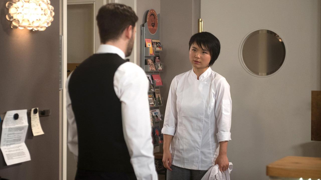 Ellen (Yun Huang) ist enttäuscht, dass Oliver (Niklas Löffler) sich offenbar kein Stück verändert hat.
