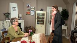 Madeleine (Rike Schmid) beschließt gegen den Rat von Inge (Peggy Lukac), Arthur mit dem gemeinsamen Baby an sich zu binden.