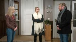 Sara (Antonia Jungwirth) ist nicht begeistert, als Mona (Jana Hora-Goosmann) und Jens (Martin Luding) ihr ihre Umzugspläne eröffnen.