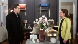 Tatjana (Judith Sehrbrock) gerät mit Paul (Leander Lichti) in Streit, als sie ihm unterstellt, Sascha zu manipulieren.