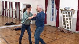 Thomas (Gerry Hungbauer) und Tatjana (Judith Sehrbrock) werden versehentlich in der Tanzschule eingesperrt und machen das Beste daraus.