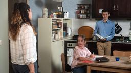 Tina (Katja Frenzel) verspricht Lilly, dass Freddy (Marco Valero) ihr Nachhilfelehrer wird.