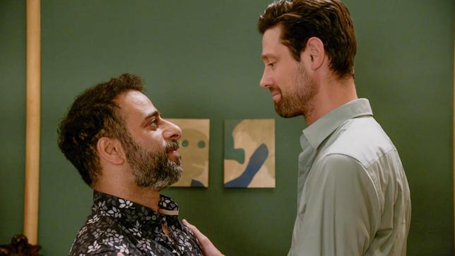 Bild: NDR/ARD/Studio Hamburg Serienwerft Während Mo (Yunus Cumartpay) und Julius (Jan Stapelfeldt) ihren Träumen nachjagen, fragen sie sich verliebt: Ist ihr Leben nicht schon perfekt?