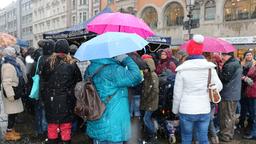 Sturm der Liebe Weihnachtsmarkt 2015 München Sendlinger Tor: Fans bei Schneeregen