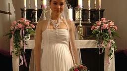 Laura im Brautkleid