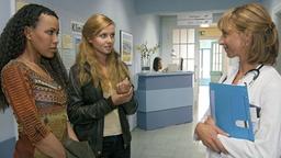 Jana und Samia sprechen mit der Ärztin