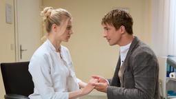 Alicia (Larissa Marolt) sieht sich gezwungen, Viktor (Sebastian Fischer) anzulügen.