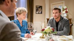 Bei einem feierlichen Familienessen soll Tim (Florian Frowein) von Linda (Julia Grimpe) und Christoph (Dieter Bach) ganz offiziell in die Familie Saalfeld aufgenommen werden.
