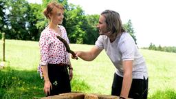 Bei einem Zusammentreffen im Wald merkt Rebecca (Julia Alice Ludwig) erneut, wie fasziniert sie von William (Alexander Milz) ist.