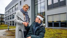 David (Michael N. Kühl) bemerkt irritiert Luisas (Magdalena Steinlein) fehlenden Ehering.