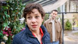 Eleni (Dorothée Neff, l. mit Tim Borys) hadert mit ihrem Gefühlschaos.