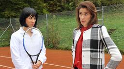 Sturm der Liebe Folge 2143 09.01.2015: Poppy und Kiki auf dem Tennisplatz