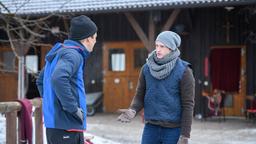 Joshua (Julian Schneider) sucht das Gespräch mit Paul (Sandro Kirtzel). Doch er traut sich nicht, ihm die ganze Wahrheit zu sagen.