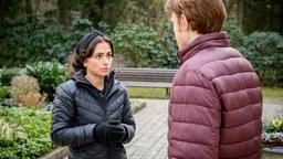 Lale (Yeliz Simsek) und Theo (Lukas Leibe) sind sich einig, dass mit Stella etwas nicht stimmt.