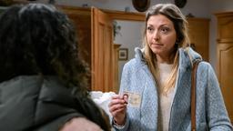 Vanessa (Jeannine Gaspár) ist überfordert, als Antons Mutter Sina (Mira Huber) bei ihr auftaucht.