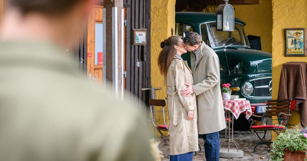 Shocking Kiss and Trust Issues: Drama Unfolds at the Fürstenhof