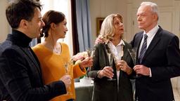 Werner (Dirk Galuba) organisiert für Charlotte (Mona Seefried) einen Familienabend mit Robert (Lorenzo Patané) und Eva (Uta Kargel).