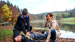 William (Alexander Milz) und Melli (Bojana Golenac) versuchen, Adrian (Max Alberti) zu retten.