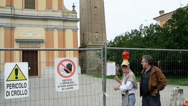 Michele Oliveri vor der beschädigten Kirche in Galliera