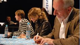 Golo Euler, Annabelle Leip und Sepp Schauer (r.) beim Autogramme schreiben